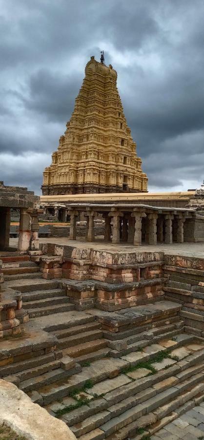 Gopi Homestay Hampi Luaran gambar